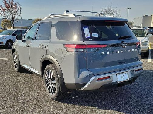 2025 Nissan Pathfinder Platinum