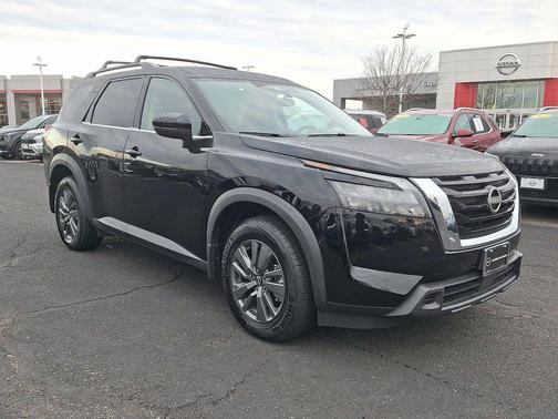 2023 Nissan Pathfinder SV