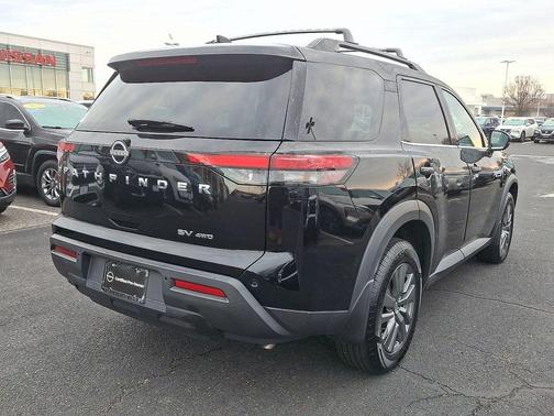 2023 Nissan Pathfinder SV