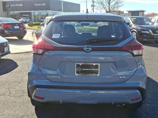 2023 Nissan Kicks SR