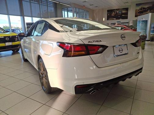 2025 Nissan Altima SR