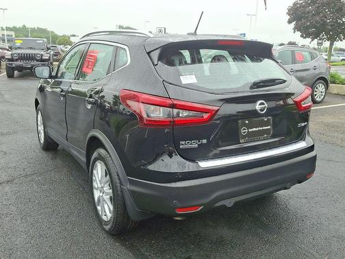2022 Nissan Rogue Sport SV