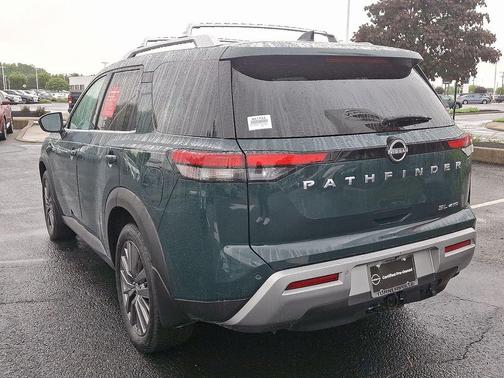 2022 Nissan Pathfinder SL