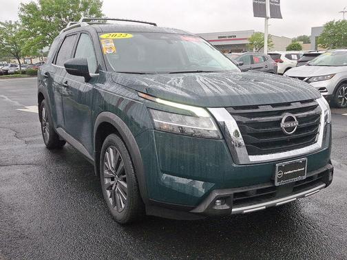 2022 Nissan Pathfinder SL