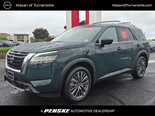 2022 Nissan Pathfinder SL