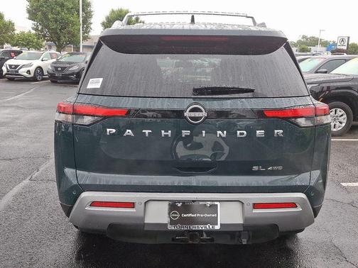 2022 Nissan Pathfinder SL