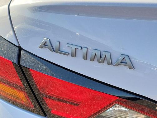 2025 Nissan Altima SR