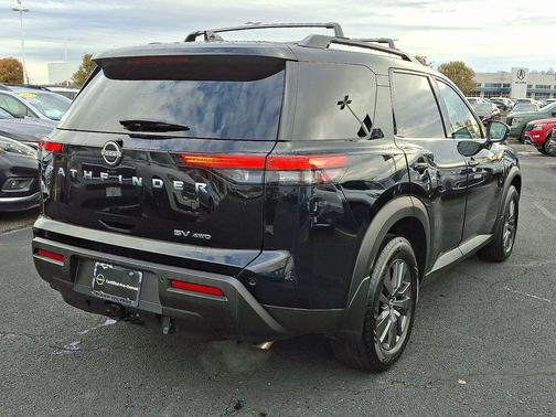 2022 Nissan Pathfinder SV