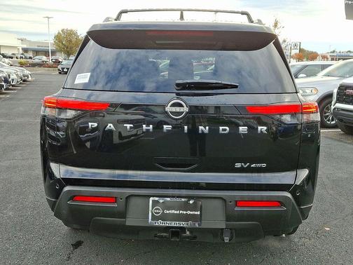 2022 Nissan Pathfinder SV