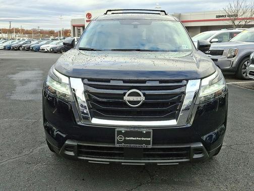2022 Nissan Pathfinder SV