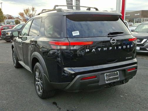2022 Nissan Pathfinder SV