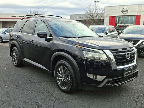 2022 Nissan Pathfinder SV