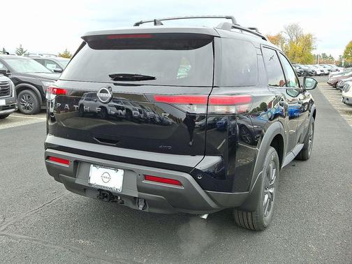 2025 Nissan Pathfinder SV
