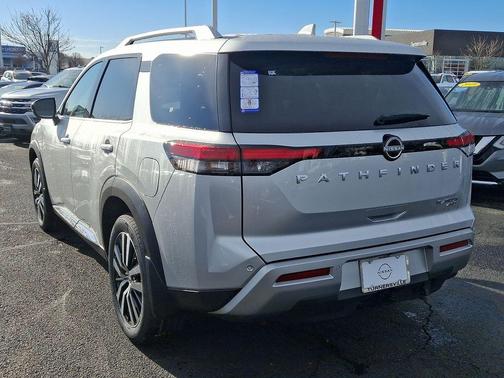 2025 Nissan Pathfinder Platinum
