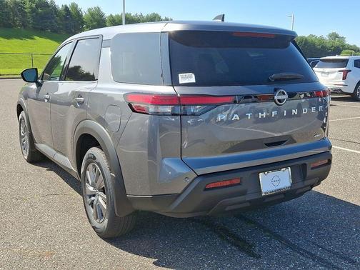 2025 Nissan Pathfinder S