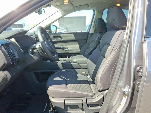 2025 Nissan Pathfinder S