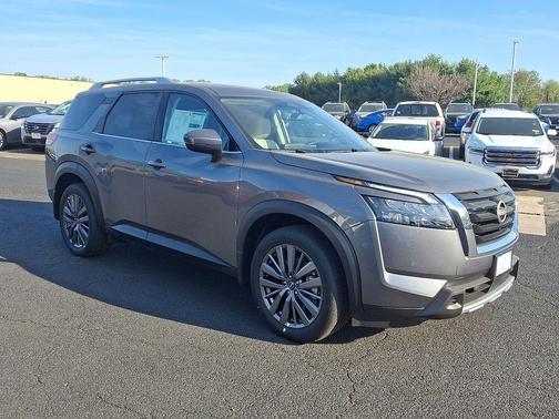 2025 Nissan Pathfinder SL