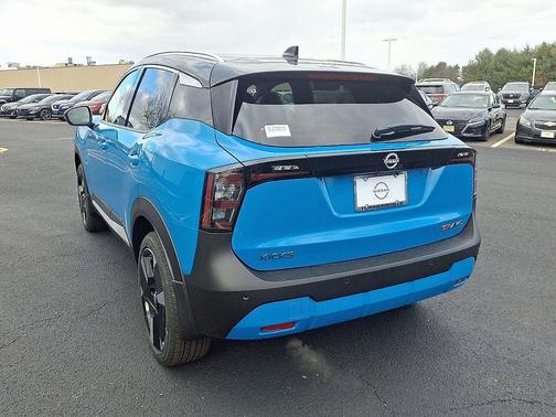 2025 Nissan Kicks SR