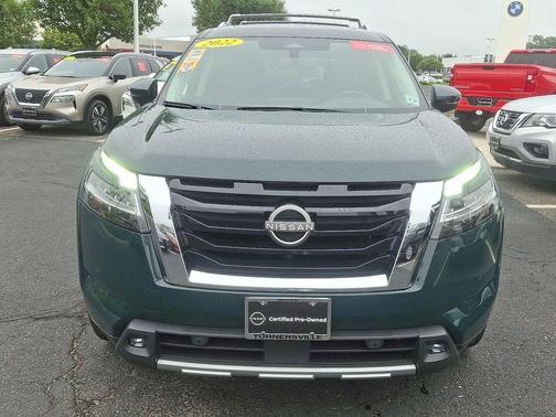 2022 Nissan Pathfinder SL