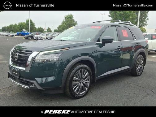 2022 Nissan Pathfinder SL