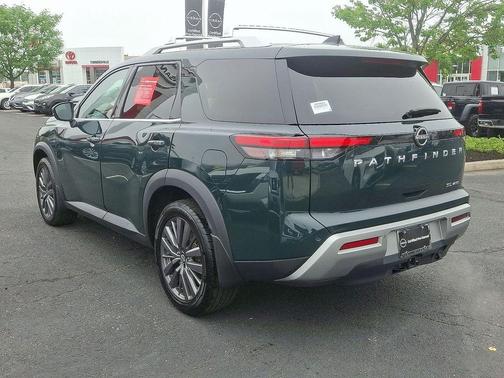 2022 Nissan Pathfinder SL