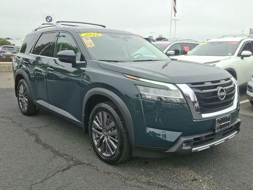 2022 Nissan Pathfinder SL