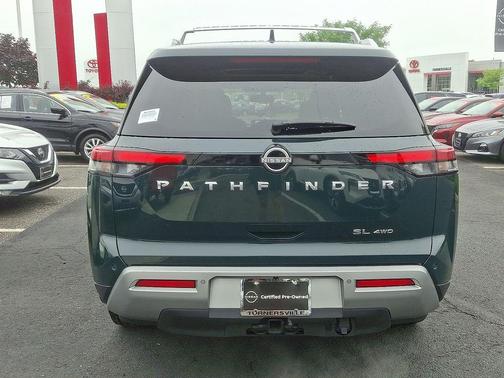2022 Nissan Pathfinder SL