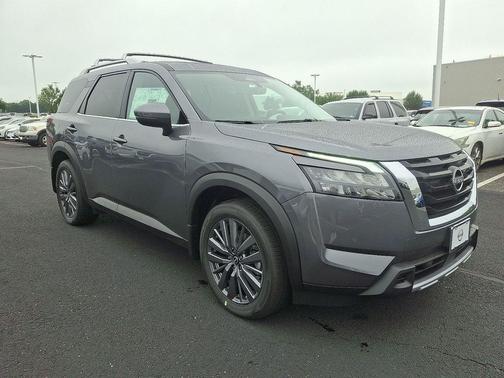2025 Nissan Pathfinder SL