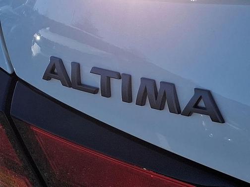 2025 Nissan Altima SR