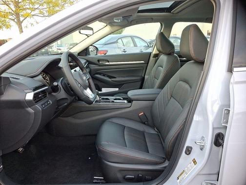 2025 Nissan Altima SR