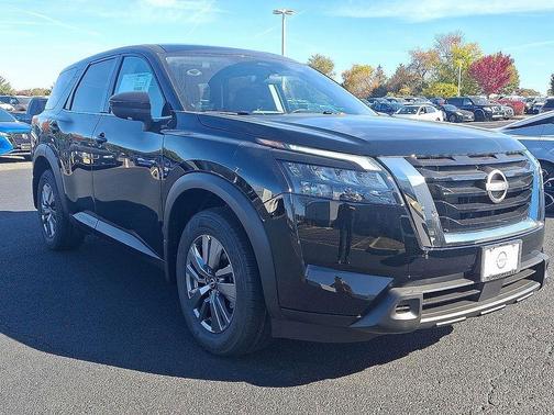 2025 Nissan Pathfinder S