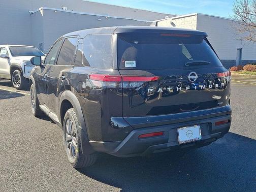 2025 Nissan Pathfinder S