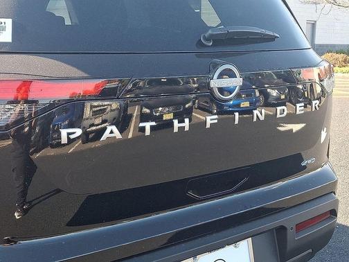 2025 Nissan Pathfinder S