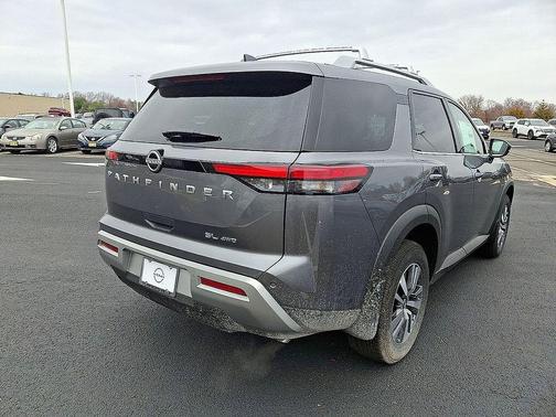 2025 Nissan Pathfinder SL