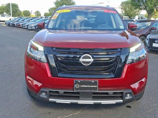 2022 Nissan Pathfinder SL
