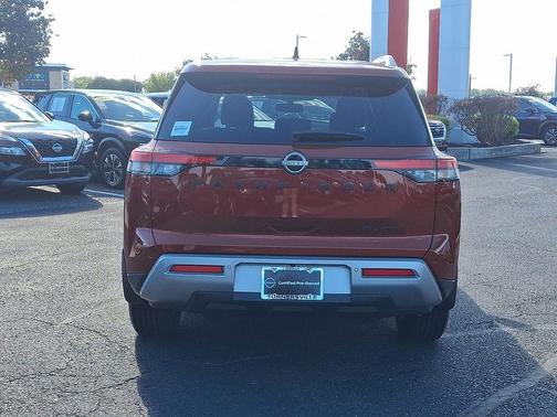 2022 Nissan Pathfinder SL