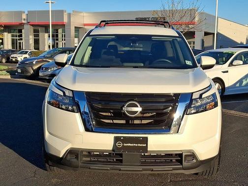2024 Nissan Pathfinder SV