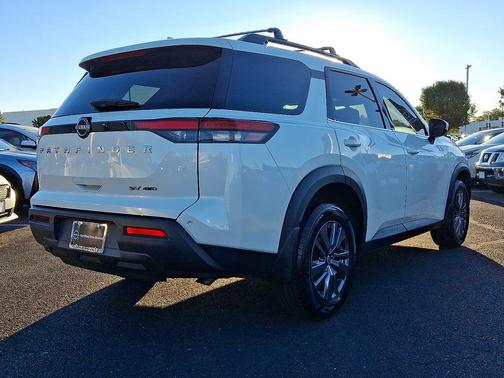 2024 Nissan Pathfinder SV