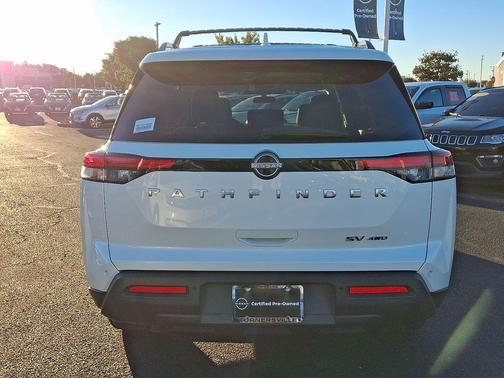 2024 Nissan Pathfinder SV