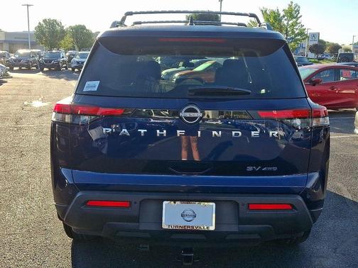 2022 Nissan Pathfinder SV