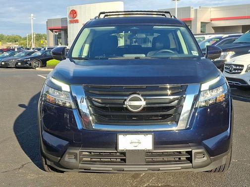 2022 Nissan Pathfinder SV