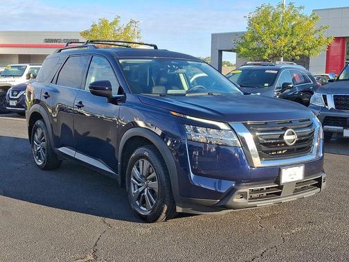 2022 Nissan Pathfinder SV