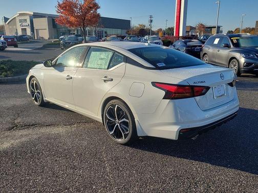 2025 Nissan Altima SR