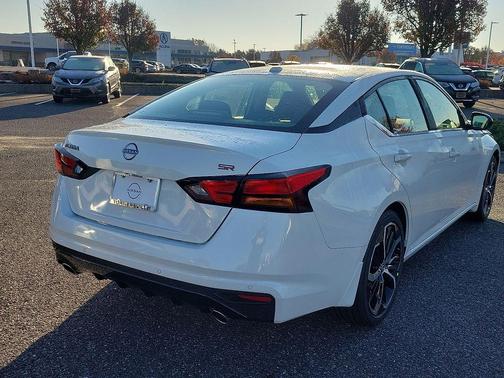 2025 Nissan Altima SR