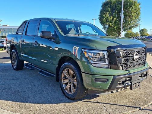 2024 Nissan Titan SV