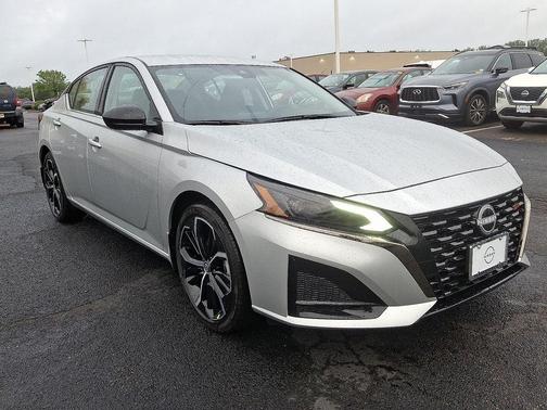 2025 Nissan Altima SR