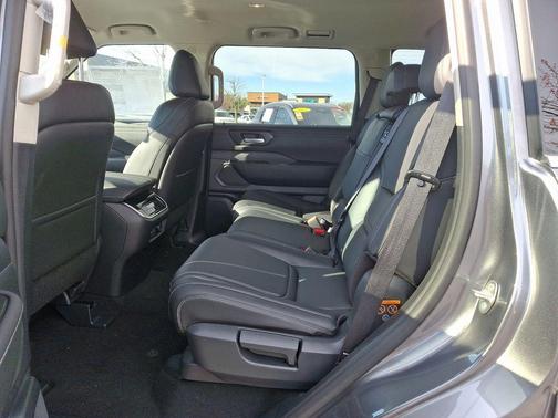 2025 Nissan Armada SV
