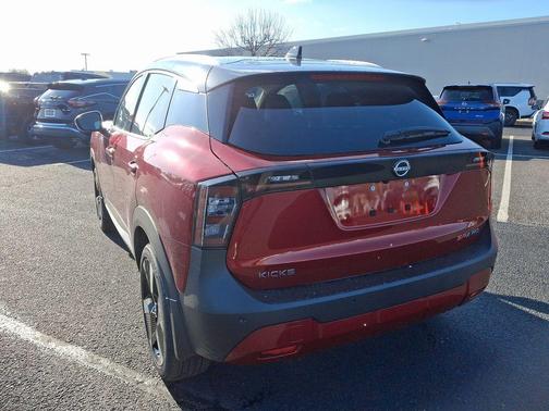 2025 Nissan Kicks SR