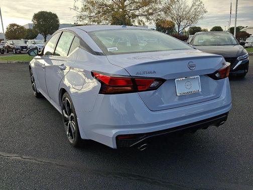 2025 Nissan Altima SR