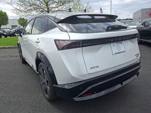 2025 Nissan ARIYA PLATINUM+